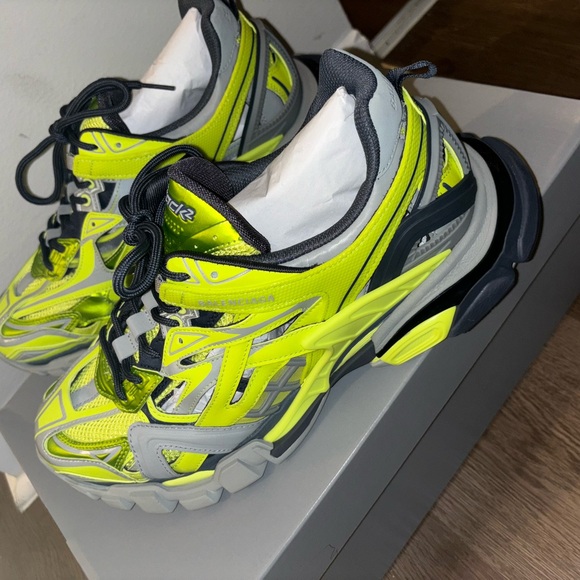 balenciaga - Picture 1 of 4